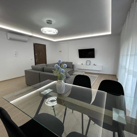 New Bazaar 2022 Apartment Tirana Bagian luar foto
