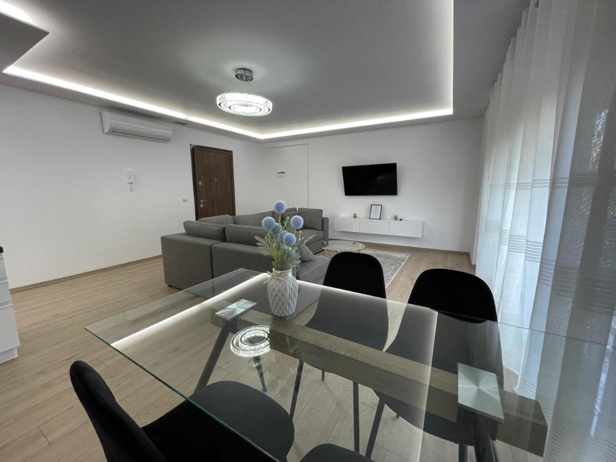 New Bazaar 2022 Apartment Tirana Bagian luar foto