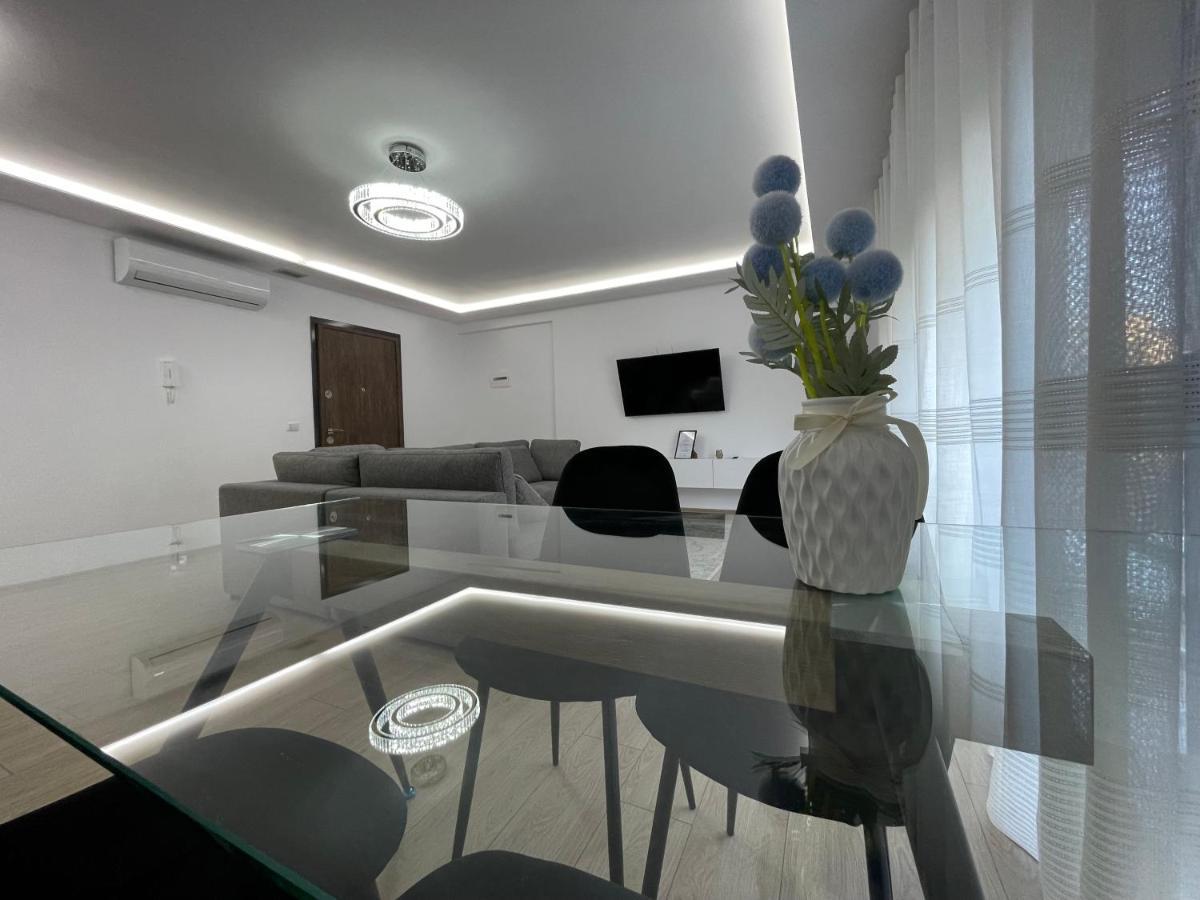New Bazaar 2022 Apartment Tirana Bagian luar foto