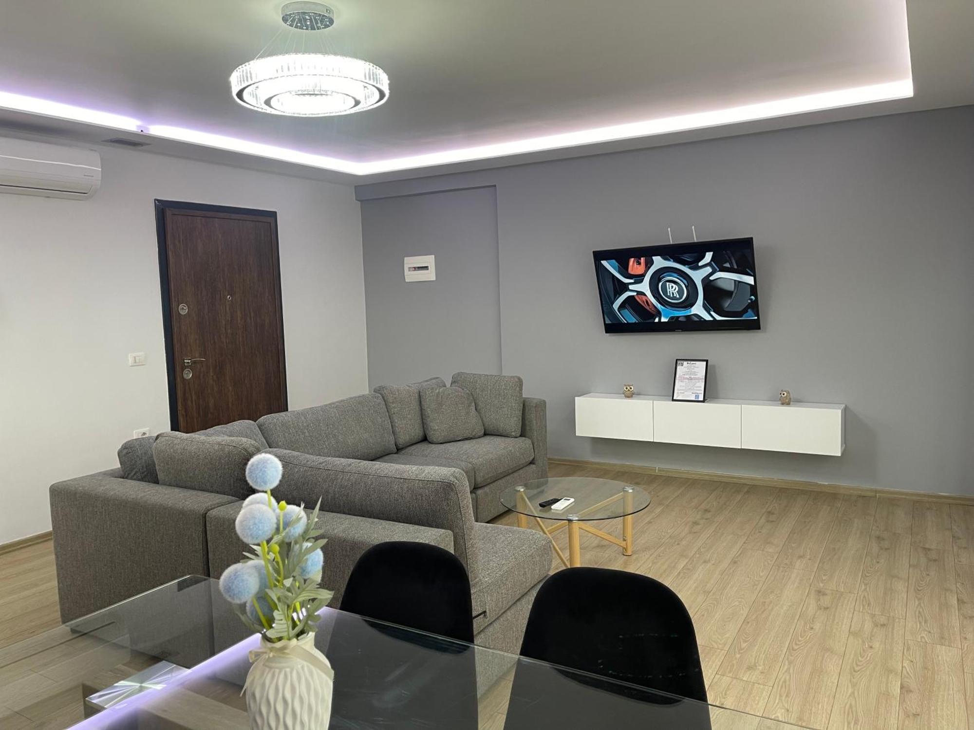 New Bazaar 2022 Apartment Tirana Bagian luar foto